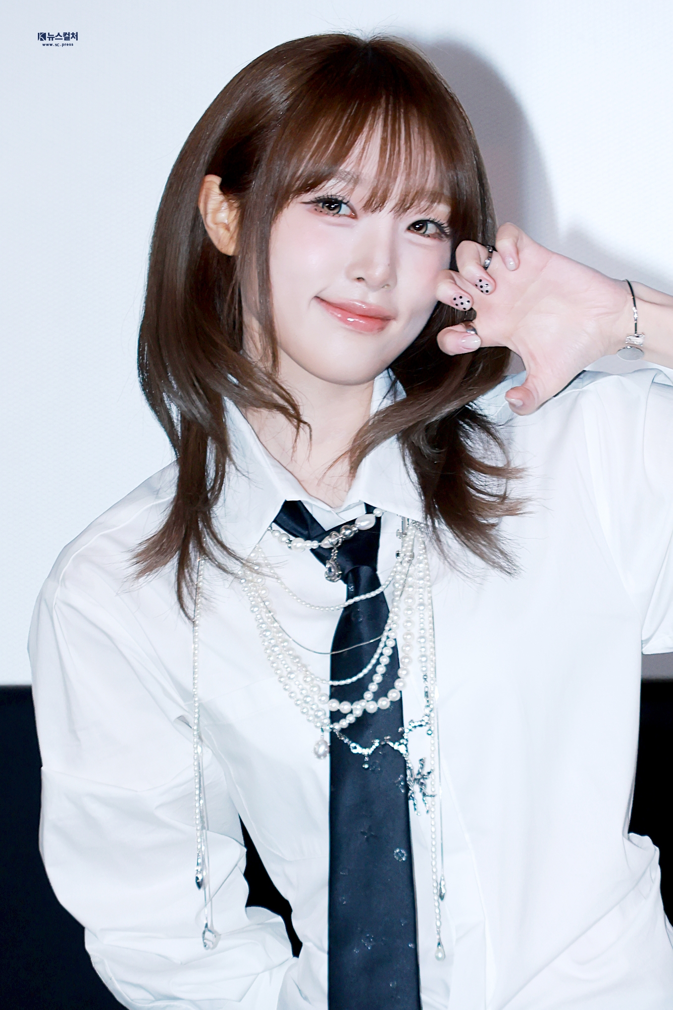 최예나 wearing PB040B